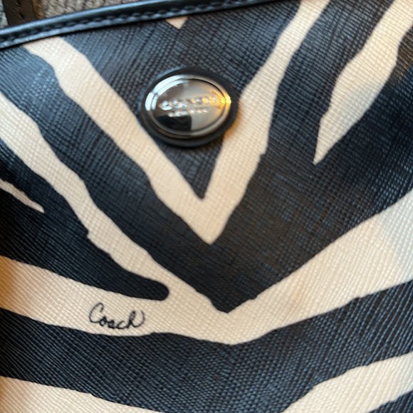 Coach purse - Picture 3 of 6